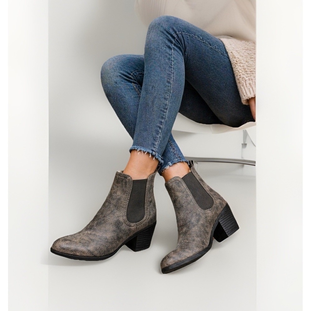 Bucco Alannia Ankle Boots Women’s 7.5 Brown Distressed Suede Block Heel